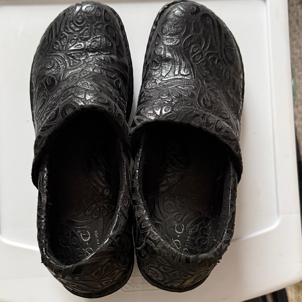 boc Women's Black Embossed Slip-On shoes